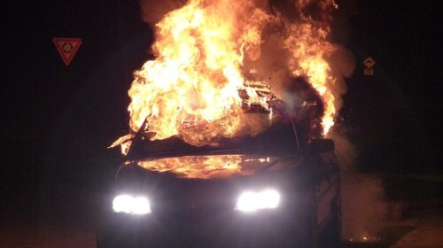 Возило со дипломатски таблички се запали во движење во Кисела Вода