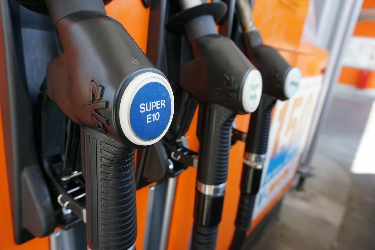 Очекувајте значително поевтинување – РКЕ утре носи одлука за цената на горивата