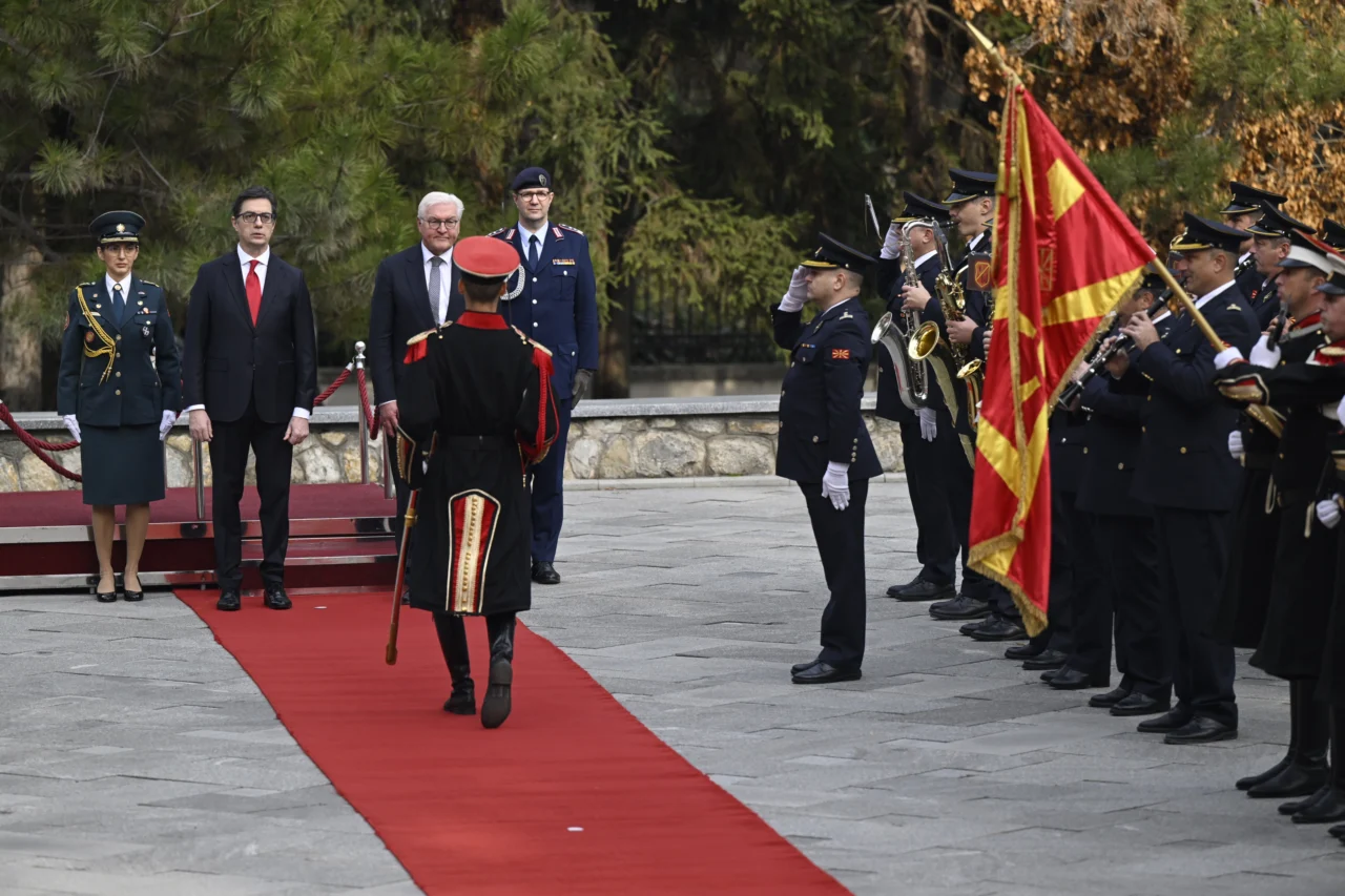 Започна официјалната посета: Претседателот Пендаровски го пречека германскиот претседател Франк-Валтер Штајнмајер